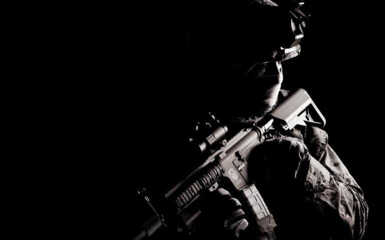 soldat-oruzhie-fon-104